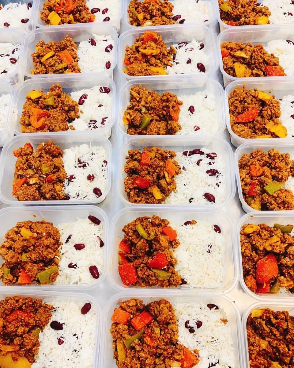 Minced meat in a pepper sauce with rice and kidney beans